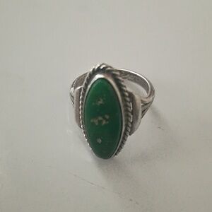 Vintage Native American Navajo Sterling Silver And Green Turquoise Ring.